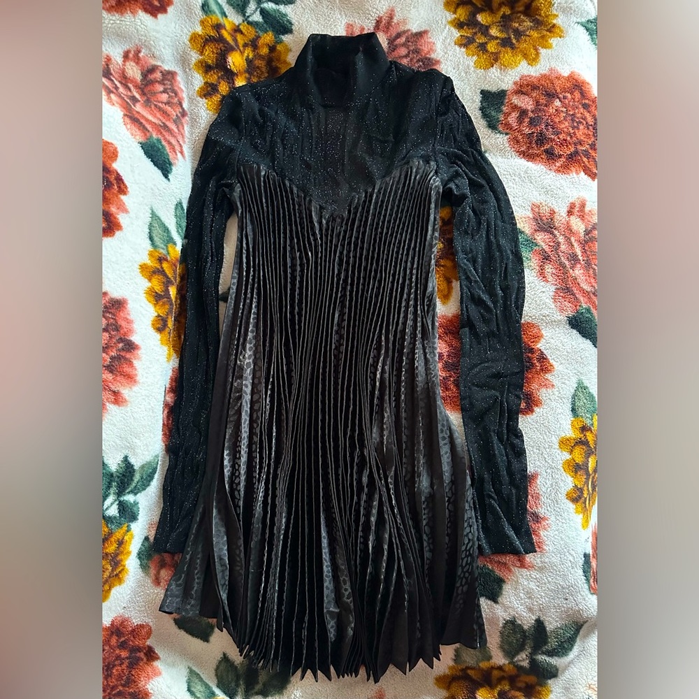 XS SHEIN dress - brand new - Black leopard with glitter sleeves🤍